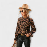 Kayla – Blusa de Leopardo con Cuello Plisado