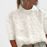 Blusa con Cuello Alto Bordado