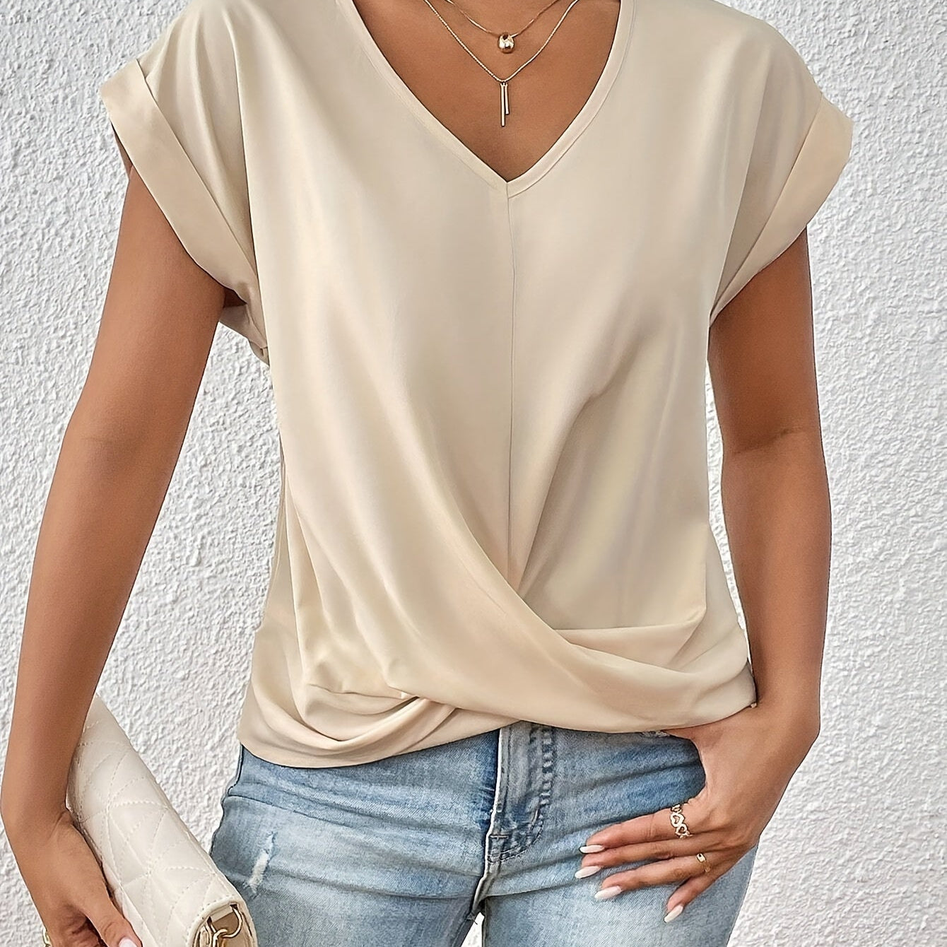 Aleksandra - Camiseta cómoda con escote elegante