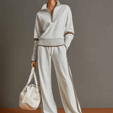 Carla - Conjunto Deportivo Retro con Cinturón en Color Gris-Blanco con Cierre Semi-Vertical y Pantalones Anchos