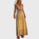 Bianca – Vestido con Escote Profundo y Cortes