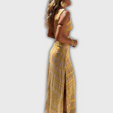 Bianca – Vestido con Escote Profundo y Cortes