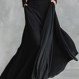 Adele - Moderna duga haljina od crnog krepa sa brošem i nabranim detaljima