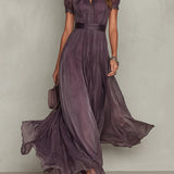 Flavia | Elegantes Langkleid Violett mit Tropfenausschnitt und Spitze