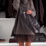 Ležerni dvodelni set sa čipkom i rolka-kragnom