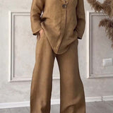 Dvodijelni set od pamuka i lana, ukrašen ležernim dugmadima