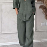 Dvodijelni set od pamuka i lana, ukrašen ležernim dugmadima