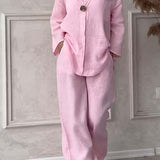 Dvodijelni set od pamuka i lana, ukrašen ležernim dugmadima