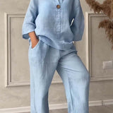 Dvodijelni set od pamuka i lana, ukrašen ležernim dugmadima